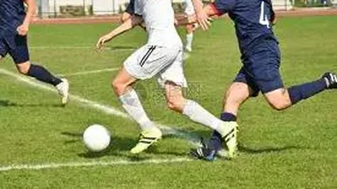 英超中段盘点：利物浦独占鳌头 激烈竞争贯穿始终